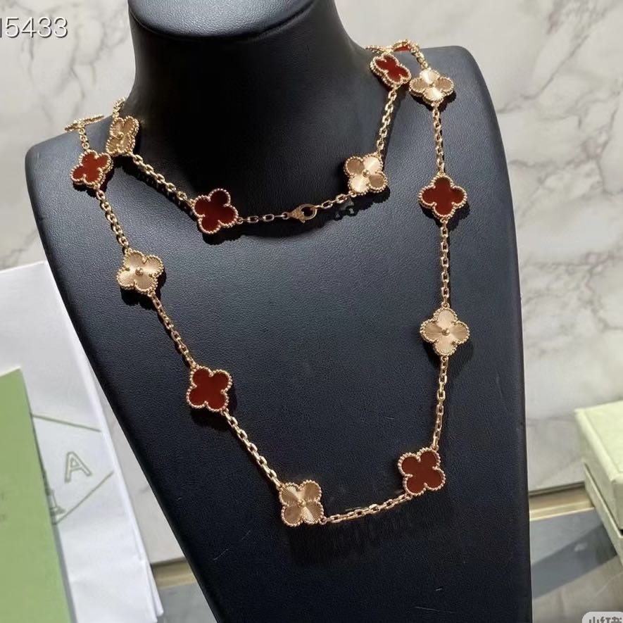 VCA 20 Motif Flower Necklace